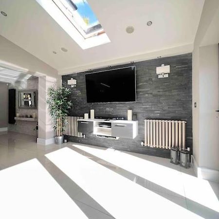 Stunning Home In Astley Tyldesley 外观 照片