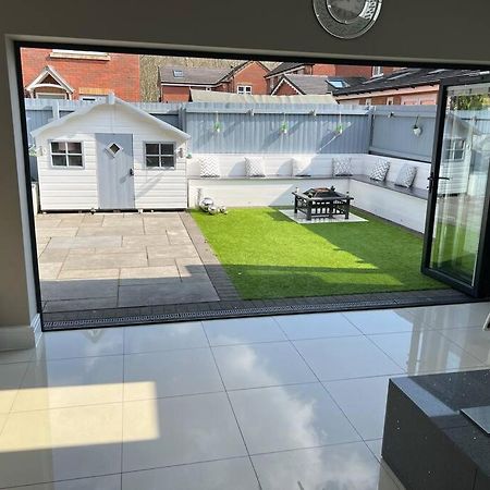 Stunning Home In Astley Tyldesley 外观 照片