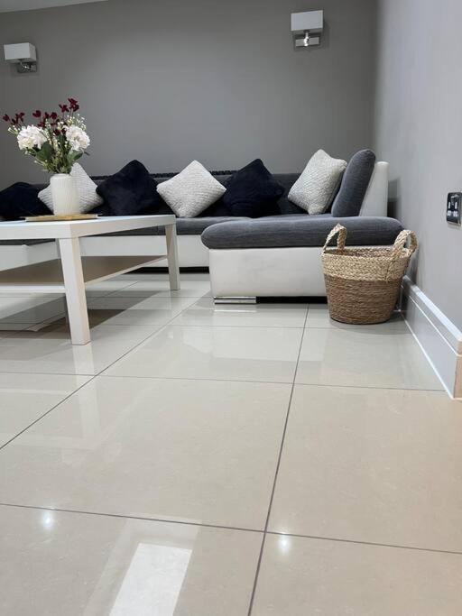 Stunning Home In Astley Tyldesley 外观 照片