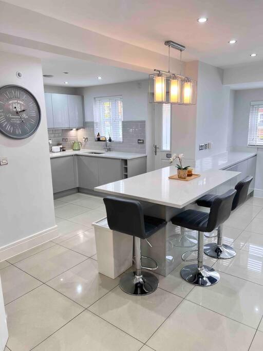 Stunning Home In Astley Tyldesley 外观 照片