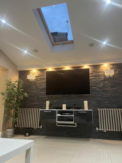 Stunning Home In Astley Tyldesley 外观 照片